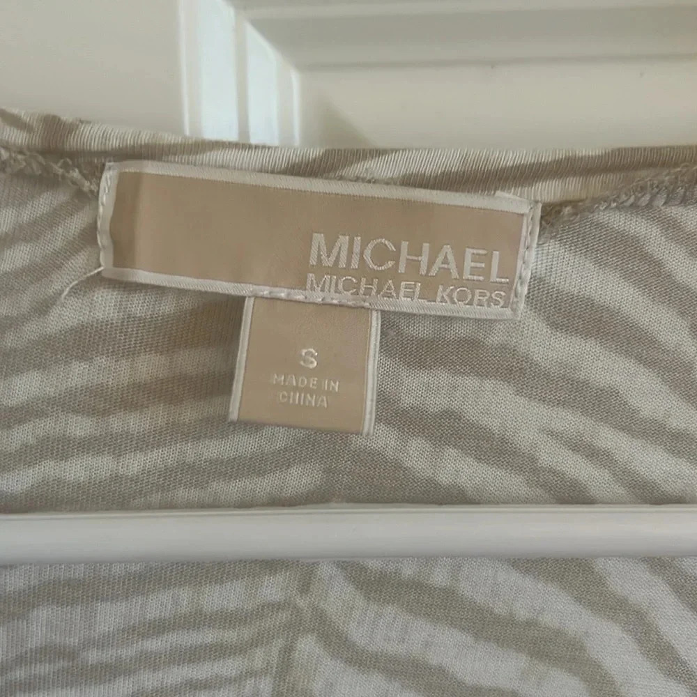 Michael Kors Sequin Scoop Neck Dolman Sleeve Top Size S Animal Print - Picture 2 of 10